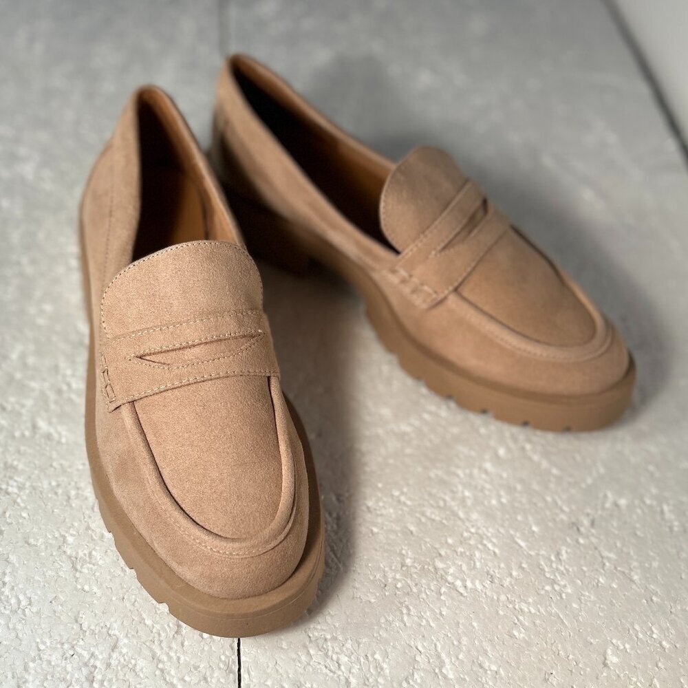 a new day NWOT SZ8 Tan Vegan Suede Penny Loafer Preppy Academia Modern Essential - Picture 4 of 10